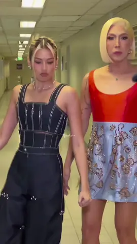 Michelle Dee and Meme Vice act like an angel dress like crazy insert Esnyr at Klarisse 😭  #mmd #viceganda #esnyr #klarisse #vicegandadancemoves #crazydancetrend
