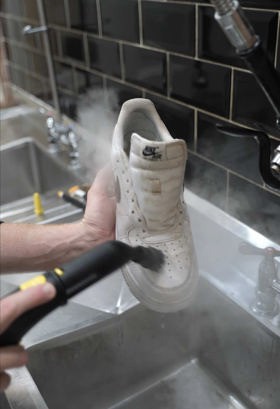 Dirty AF1’s? Not on our watch🤯 Get yours freshened up for summer😮‍💨 #sneakercleaner #sneakerclean #sneakercleaning #sneakercleaningservice #satisfying #shoecare #shoecleaning #fyp 