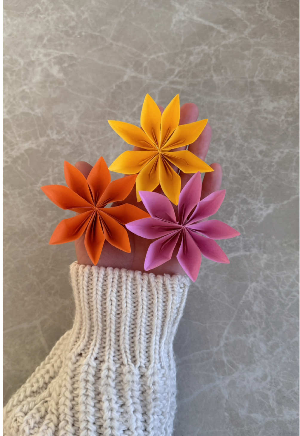 Sticky note clematis flowers 🗒️🌼 #paperflowertutorial #paperflower #tutorial #origamiflower #paperflowerbouquet #origamirose #origamitutorial #cutegift #mothersday #papercraft 