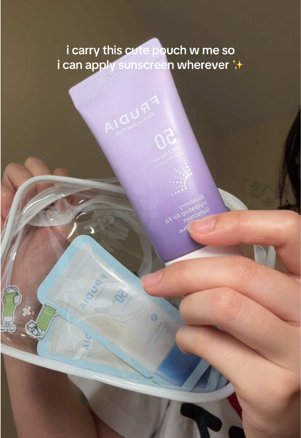 loveee the blueberry scent 🫐💙 @frudia.official  #frudiasunscreen #frudia #moisturizerwithsunscreen #nowhitecastsunscreen  #sunscreenforoilyskin #sunscreen #koreanskincare #kbeauty #pr
