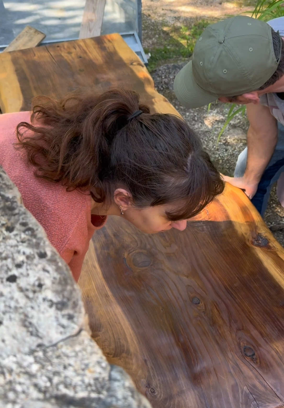 J’ai trouvé la perle rare ! 🤩 Un magnifique plateau en Séquoia pour ma future table de cuisine 🧑🏼‍🍳. #Vlog #vloggingtime #myjourney #enfants #mumof3 #vacances #fyp 