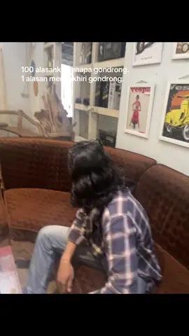 100 Alasan Kenapa Gondrong: 1. Buat mematahkan stigma gondrong = kriminal 2. Rambut pendek? B aja. 3. Malas potong rambut . 4. Gondrong itu lebih santai vibes-nya. 5. Pengen kayak rockstar. 6. Karena rambut pendek cepet bosenin. 7. Pengen beda dikit dari orang-orang. 8. Angin kenceng? Rambut joget. 9. Bisa diiket, kayak genji. 10. Buat tutupin muka. 11. Mau lewatin fase gondrong dalam hidup. 12. Karena males bayar tukang cukur. 13. Pengen kelihatan lebih rebel. 14. Biar mirip karakter film. 15. Rambut panjang makin pede. 16. Nambah ganteng dikit 17. Mau gaya samurai. 18. Mau gaya Viking. 19. Bisa keren di konser. 20. Karena pengen kayak intel. 21. Biar bisa dikibas kayak di film. 22. Mau nunjukkin 
