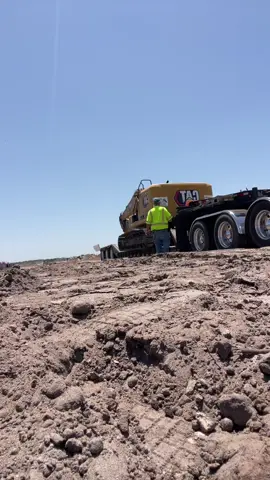 Bad thing is, I about got in this dry, sandy road 😓😅 #construction #sideloadsmatter #lowbedshit 