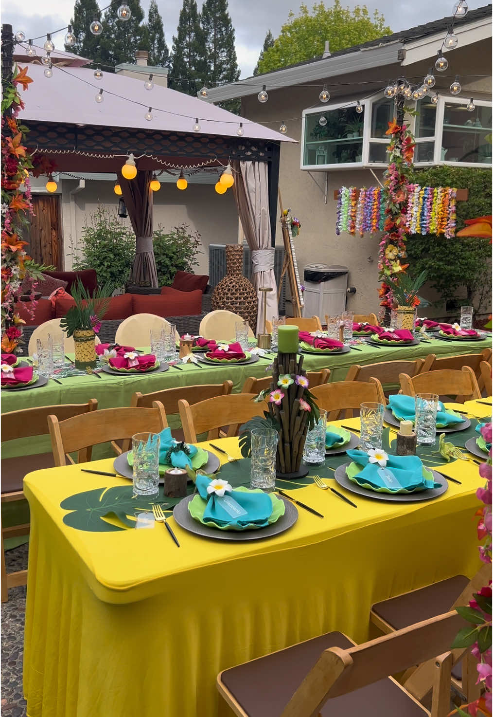 Say ALOHA to your next dinner party🌴🔥 • • • • • • #tiki #dinnerparty #themedparty #tikibar #tikibar #aloha #summervibes #birthdaydinner #partytheme #hawaiian #DinnerIdeas #partyideas #tabledecor #kandacreationss #SmallBusiness 