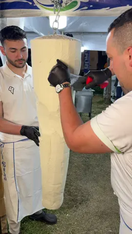 Maraş asma dondurma 🤩 Ali baba süt / #Adana 📍 #Reklam #NeYesekYaa #SokakLezzetleri 