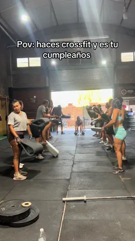 Con audio original porque se escuchan los golpes 😂🥹 pd: no recomiendo #crossfit #crossfitgirl #amigos #box #fyp 