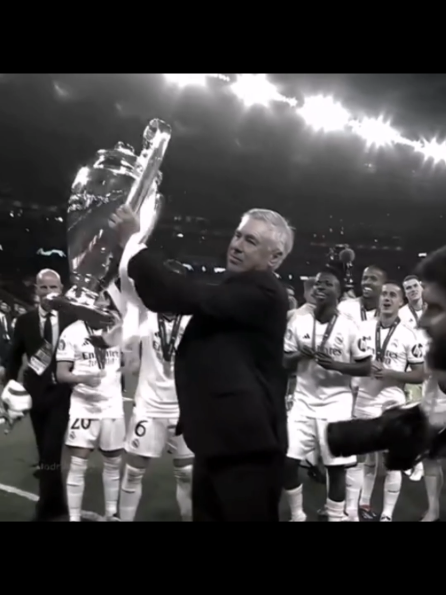 رسمياً، مع نهاية هذا الموسم سيرحل كارلو انشلوتي.  موسم سيء؟ نعم، كلننا لا ننكر فضلهُ، ولا نجحد ما قدّمهُ  لِـ هذا النادي العظيم، انشلوتي لَم يكُن مُجرد مُدرب، بَل كَان صانِع أمجاد، أعاد الهيبة، وزرع فينا الثقة مِن جديد، أخطأ؟ نعم، لكن لِـ تاريخهِ معنى أكبر مِن أن يُختصر  لحظة إخفاق، سيبقى إسمهُ محفوراً  في ذاكرة المدريديستا، كما تبقى، الذكريات الجميلة عصيّة على الزوال، شُكراً كارليتو على كُل شيء🤍🤍.  #realmadrid #carloancelotti 