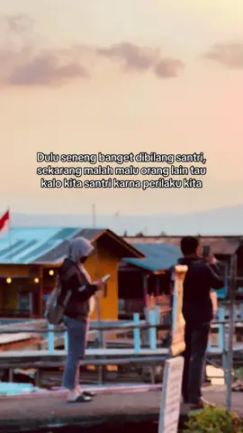 Tetaplab istiqomab menjadi bagian kecil dari orang baik  #santri #fouryoupage #arabicsong 