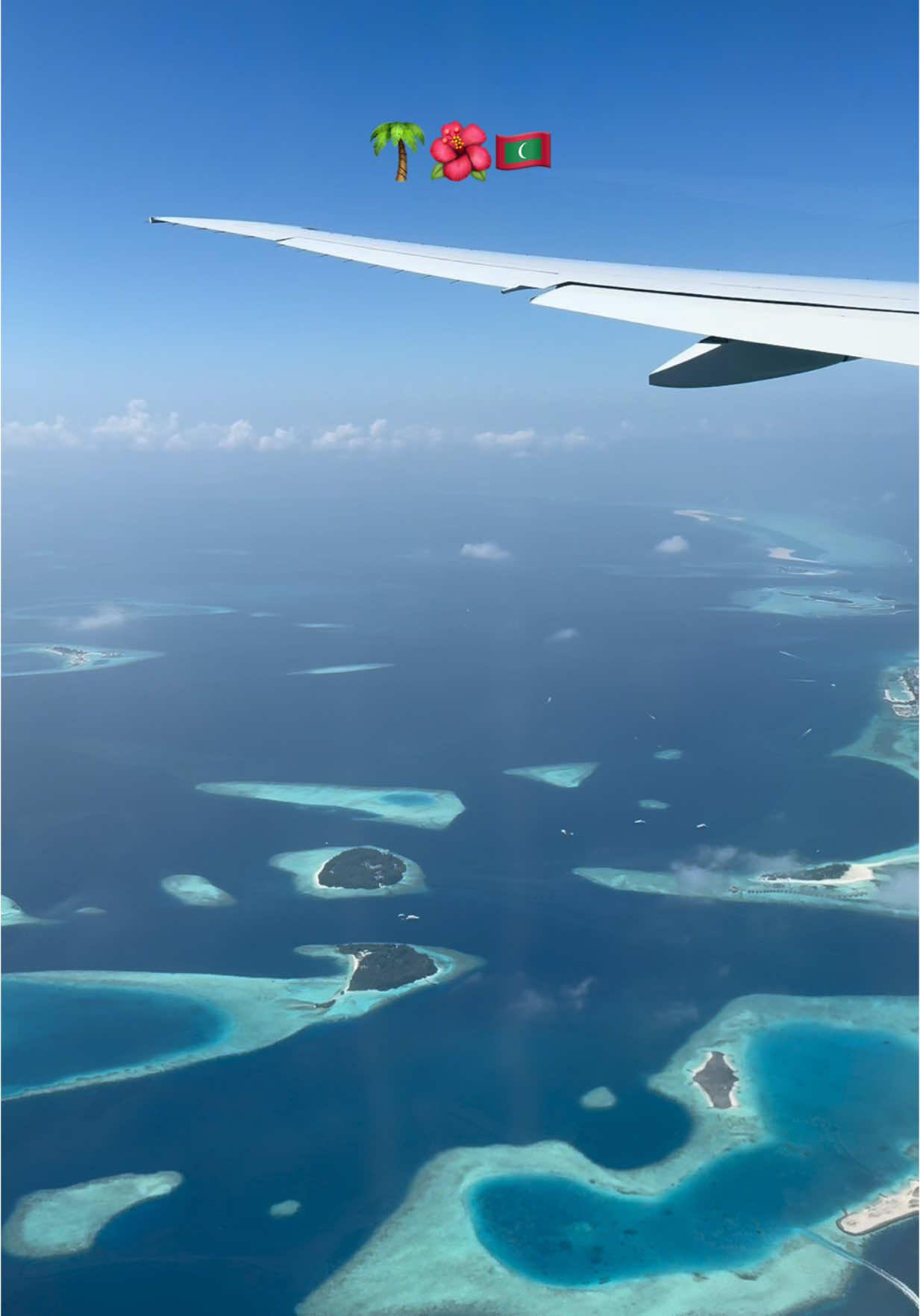 Can’t believe my eyes flying over the Maldives 😍🇲🇻 #MaldivesIslands#PlaneView#MaldivesVacation#Maldives#Honeymoon 