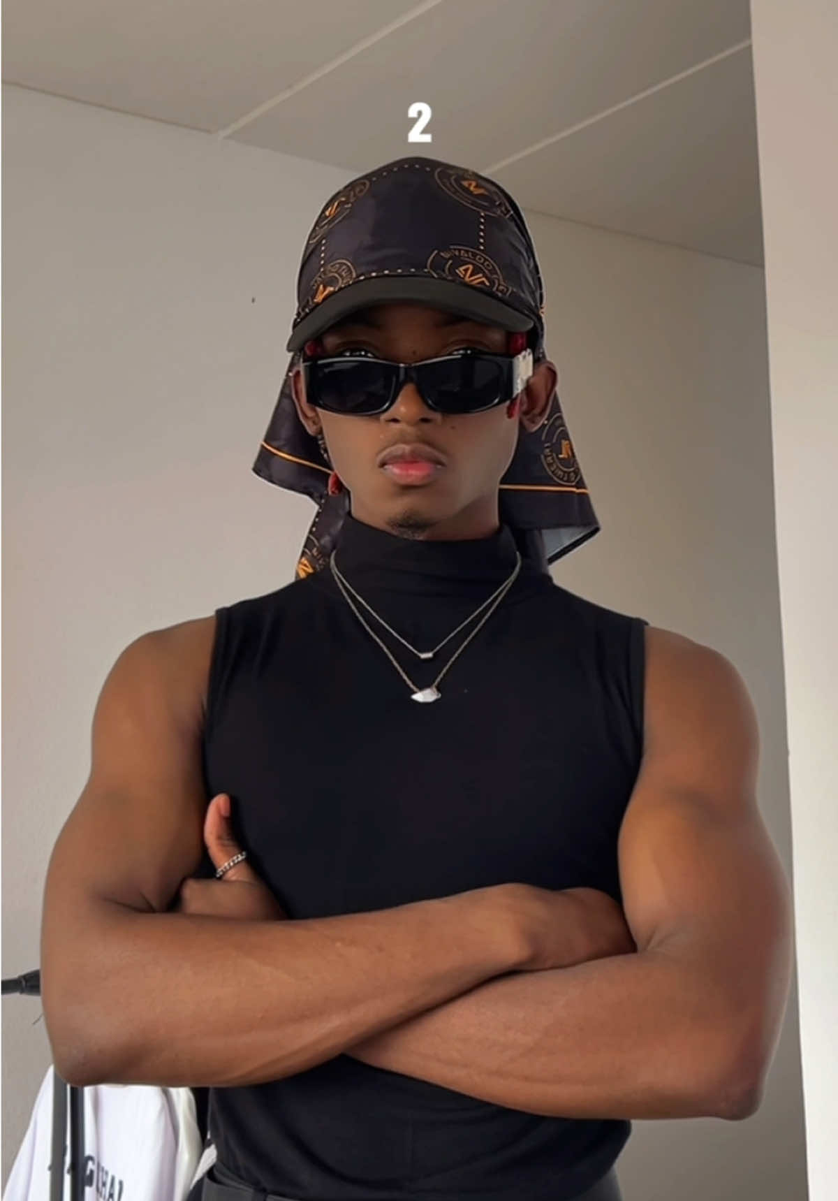 How to style a scarf + hat✨>>> #Tutorial  #scarfstyles #silk #scarf #fashion #outfit #OOTD #hack #tip #cap #hat 