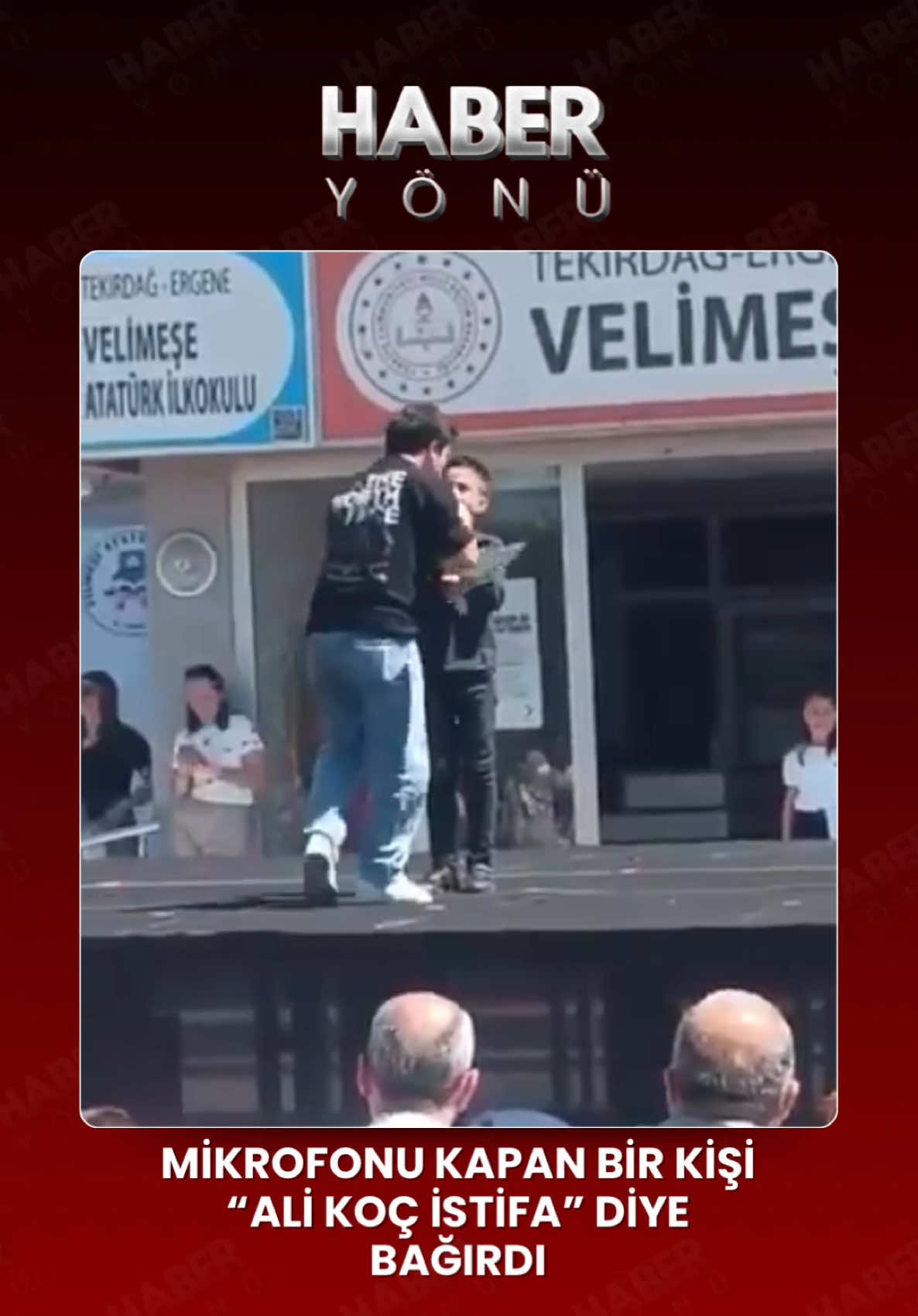 Tekirdağ Ergene Velimeşe Atatürk İlköğretim Okulu'nda 23 Nisan şiiri okunurken, mikrofonu kapan bir kişi 