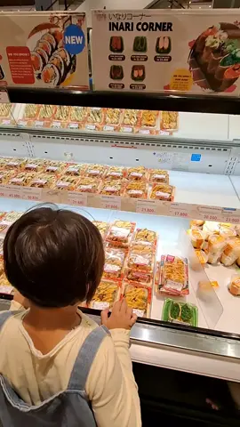 sushi time sushi nya enak2 dan terjangkau, puas banget makan sushi,takoyaki,karage,sosis keju,odeng .