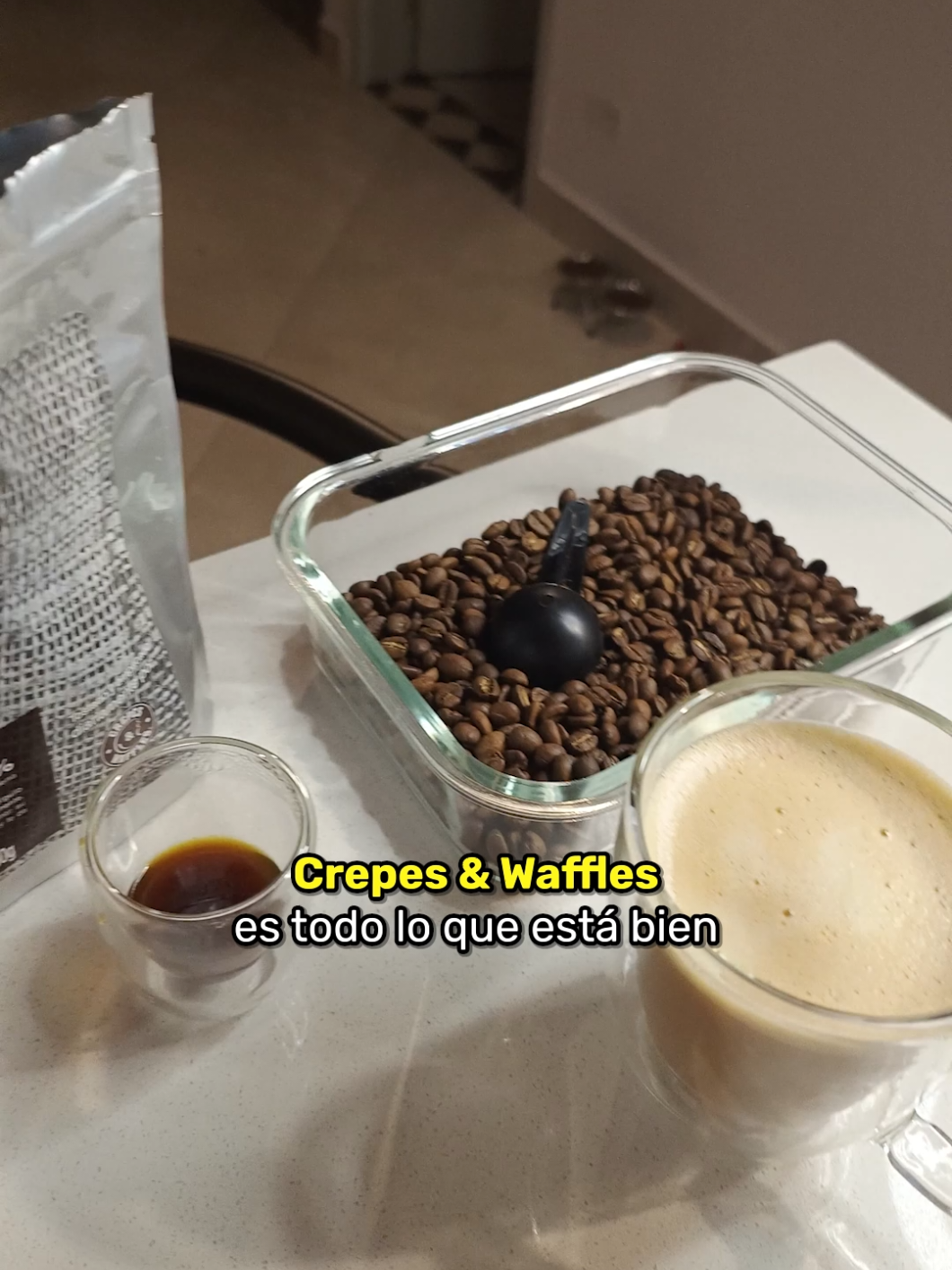 Café de Crepes & Waffles, ¿es bueno?, pues salí a comprarlo y luego de tres restaurantes por fin lo encontré, un café que me sorprendió. #Cafe #Coffee #CoffeeLover #Cafedeespecialidad #Cafedeorigen 