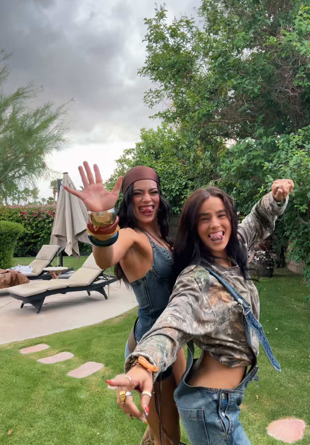 we couldn’t stop doing this dance all weekend… TWINN @lolo 