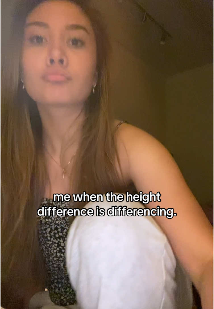 my head was hurting so bad in this vid so it didn’t have lot of energy #height #heightdifference #tallguy #tallguys #tallguyproblems #heightdifferencecouples #tallmen #relatable #makemefamous #goviral #fyp 