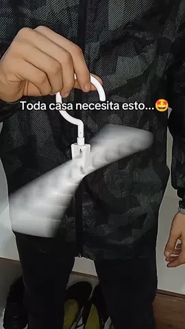 ¿Lo necesitas? 😳 #percha #armario #organizar #decoracion #hogar #ropa #prenda organiza tú armario y tú ropa cómodamente