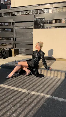 Golden hour ☀️ #model #modelling #ukmodel #modelife #petitefashion #petitemodel #goldenhour #londonmodel 