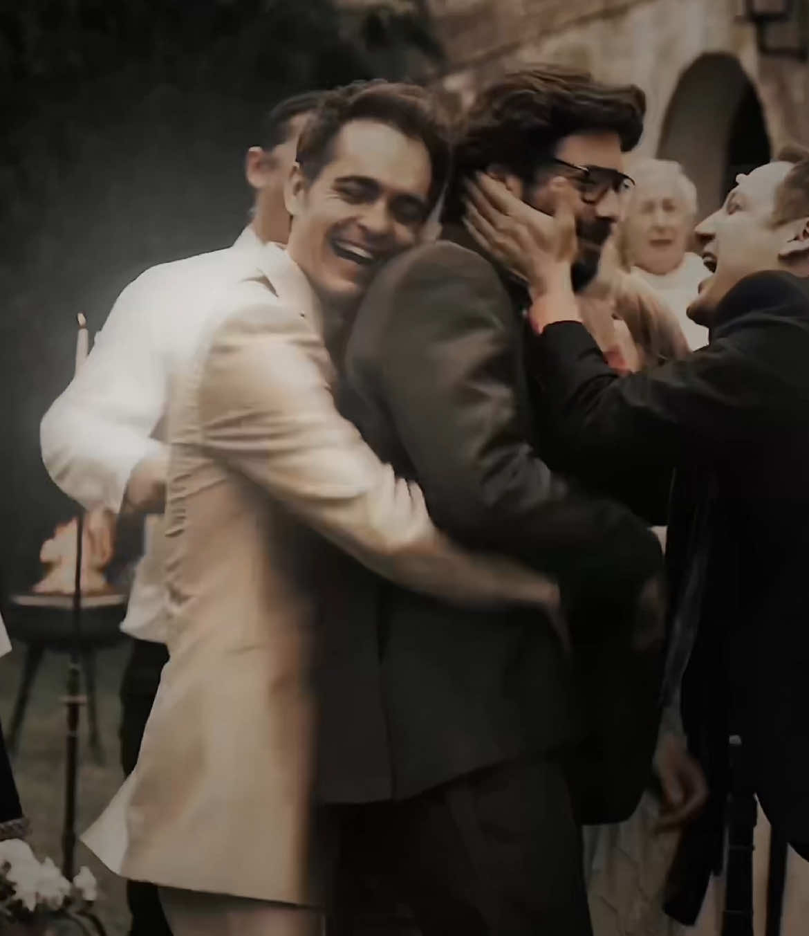 #LACASADEPAPEL || Can someone brainwash me so i can rewatch this show?? || #niqllsheaven #berlin #sergiomarquina #andresdefonollosa #viral #moneyheist #Siblings #siblingtrope #edit 