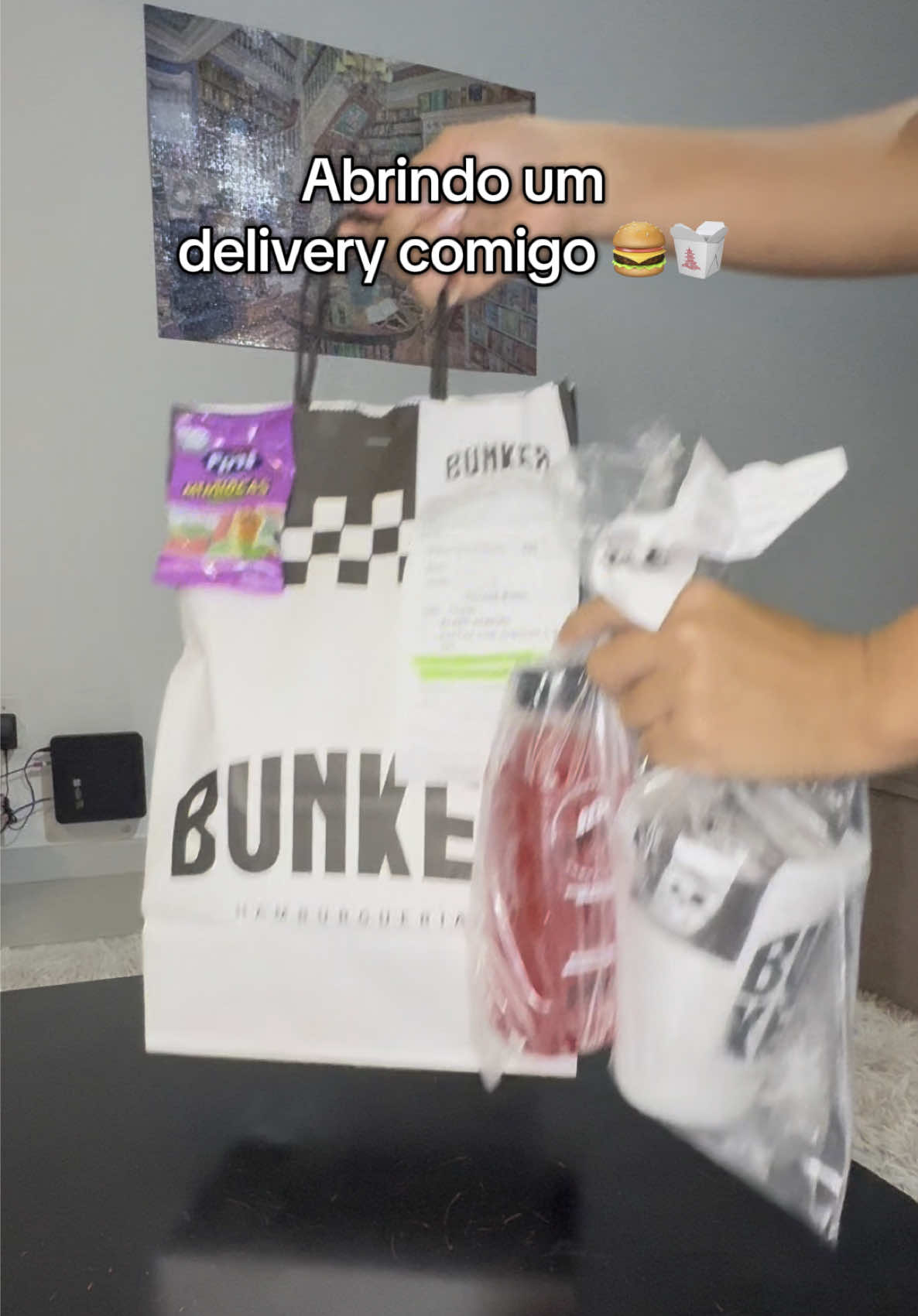 Pede um delivery, vc merece! ❤️🤏🏾 #hamburger #chapeco #comidaartesanal #bunker #funcionarios #hambugueriaartesanal #memestiktok #chapecoense #rotina #delivery #ifood #comidaboa #batatafrita #batata #sorvetedepistache #pistache 