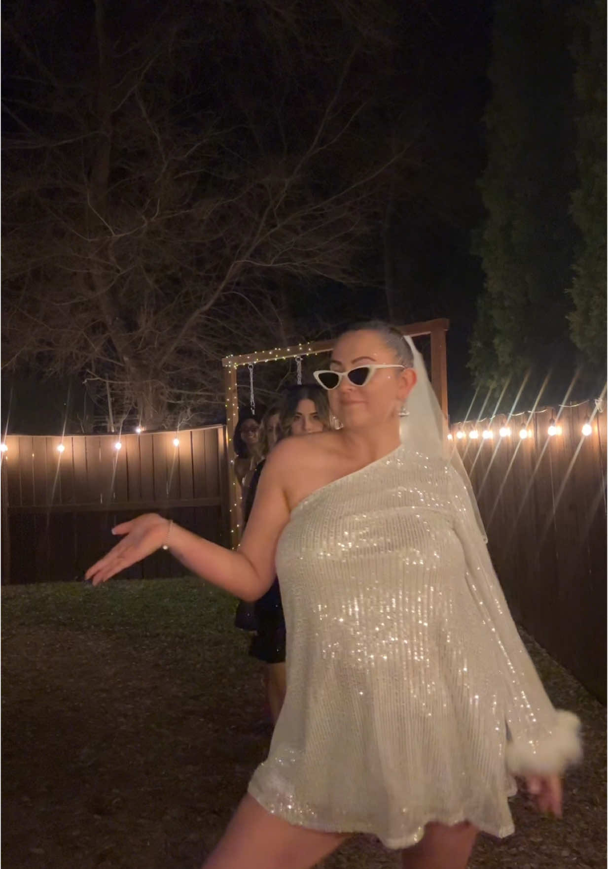 We were “readyyy to parrtaaaaay”✨🍾👰🏻‍♀️🤍#bachorletteparty #letsgogirls #bride #discothemebach 