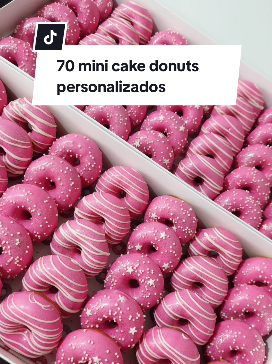 70 mini cake donuts encantadores, produção intensa e linda por aqui. Vem acompanhar e ver como eu produzi esses donuts rosa maravilhosos 😍 #donuts #minidonuts #cakedonuts #minicakedonuts #confeitariaartesanal #docesartesanais #docespersonalizados 