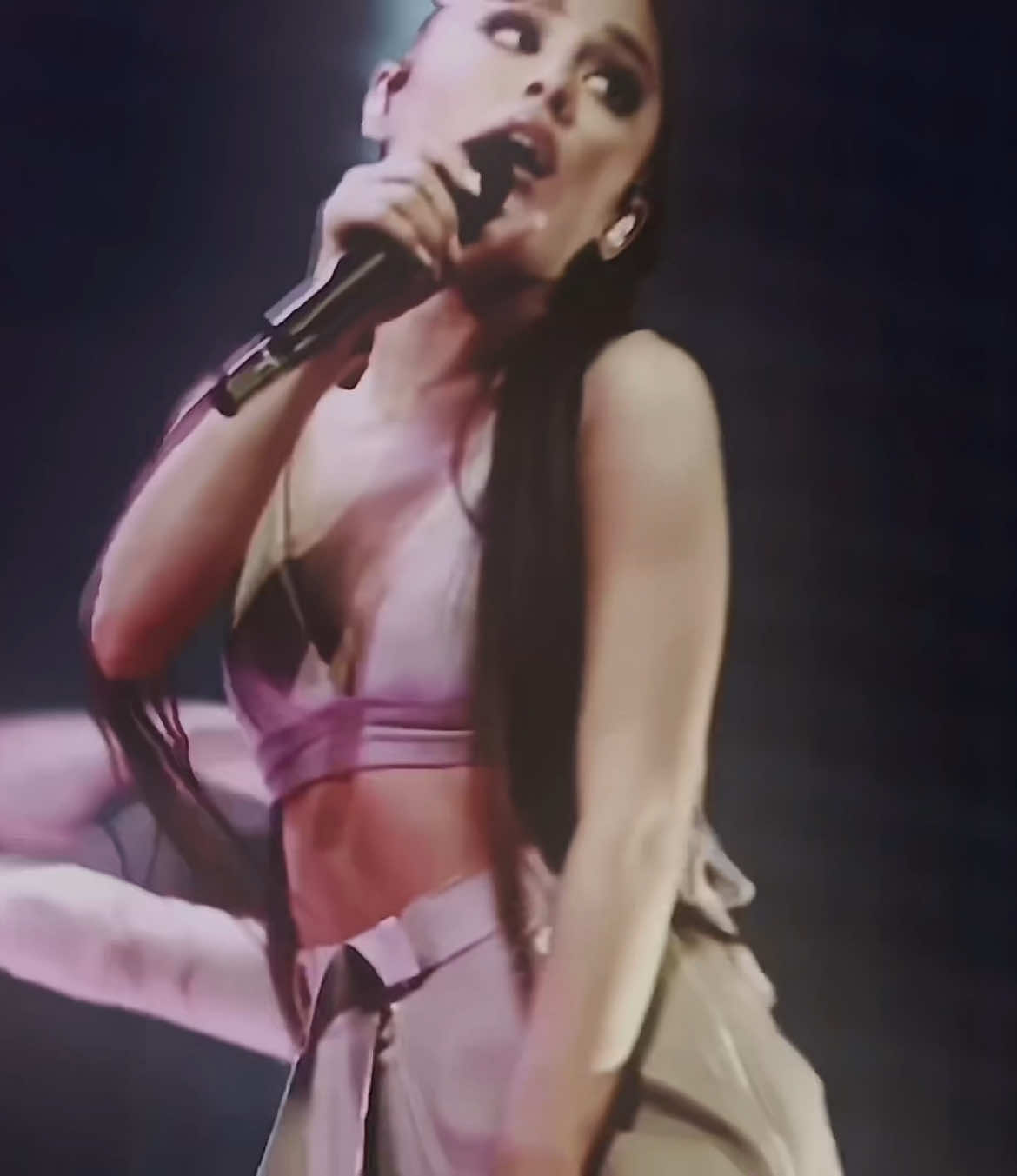 #ARIANAGRANDE :: a música que a ariana cantava pra jade e o robbie | QUASE 5K GENTE MDS | scp sceneagb | cc/pc r.e.m.presets | #foryoupage #foryou #viral #arianagrande @arianagrande 