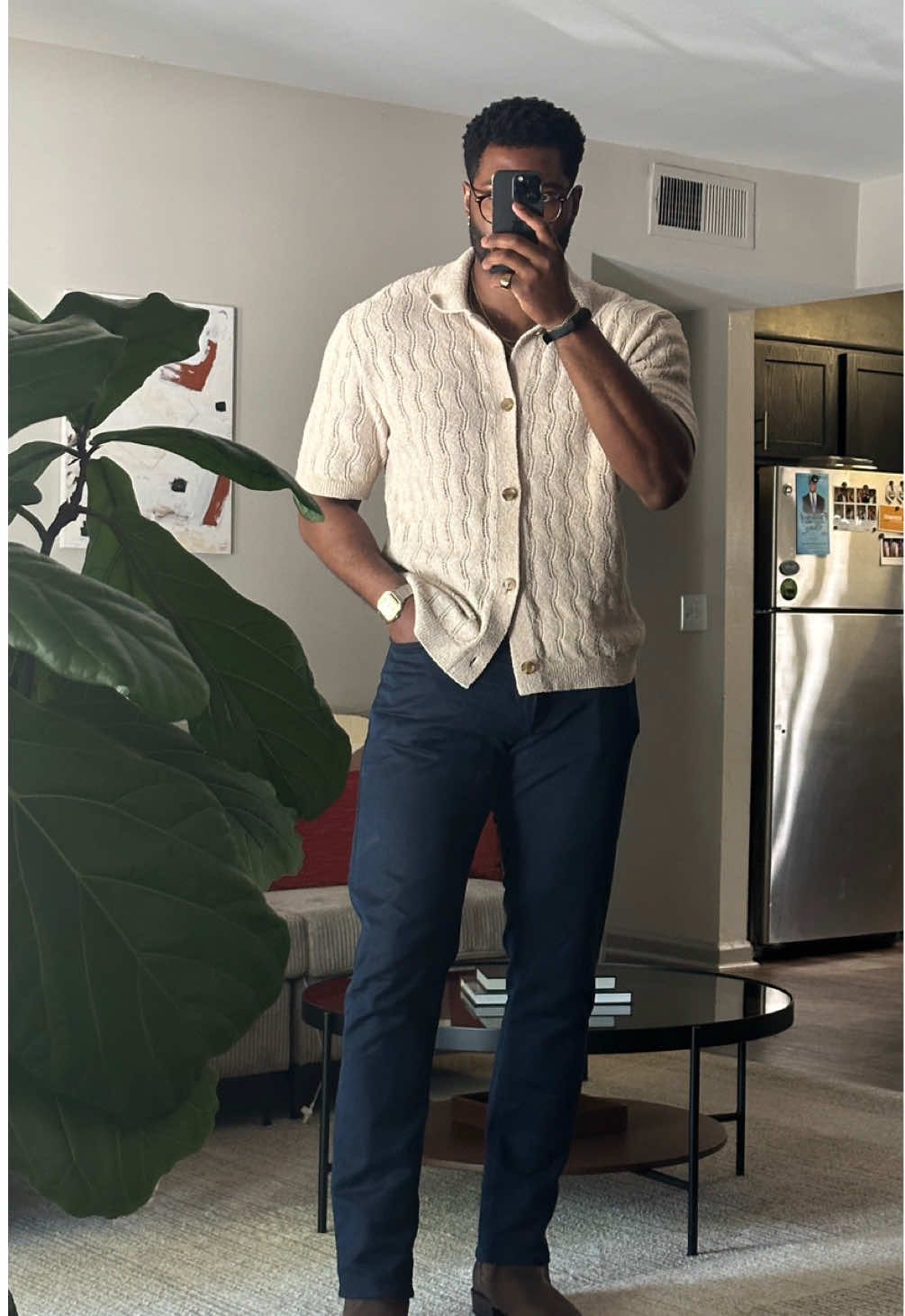 Happy Monday, folks. Let’s have a great week.  Shirt: @ZARA  Pants: @Banana Republic  Boots: @Tecovas 