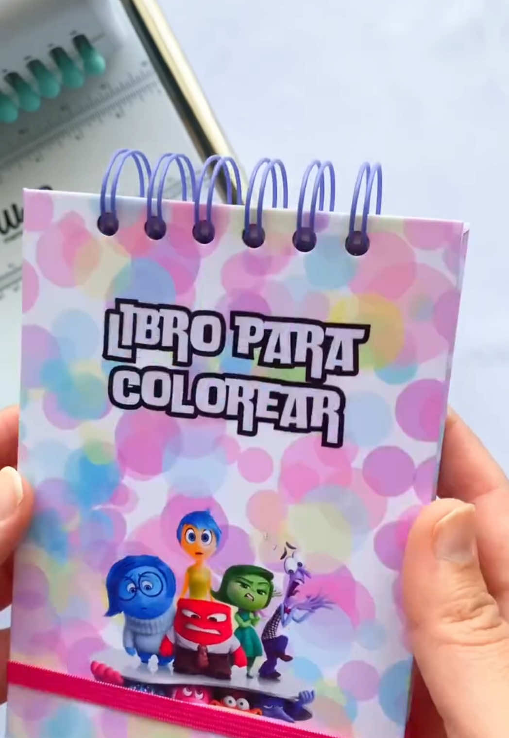 Así es como logro perforaciones perfectas en mis agendas. Info de nuestro curso online de emprende con agendas en el link de mi perfil. . . . #papeleriacreativa #emprendimientocreativo #agendaspersonalizadas #tipscreativos #manualidadesfaciles #encuadernacion #cursoonline #emprendedorascreativas