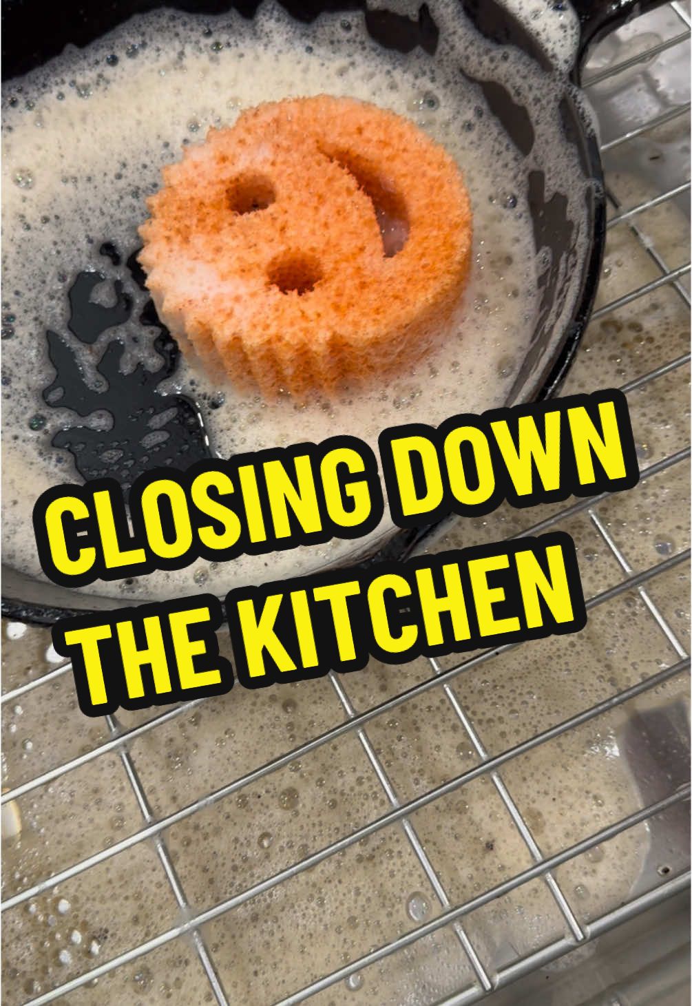 #closingdownthekitchen #kitchencleaning #scrubdaddy #dawndishsoap #stovecleaning #CleanTok #cleanwithme #cleaningszn #cleaningasmr #fypシ゚ 