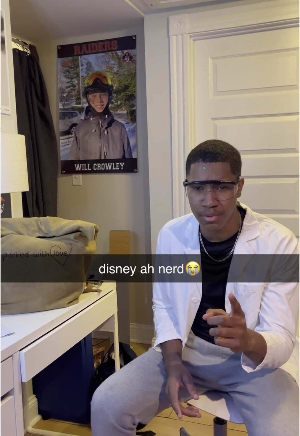 Bro trynna be a side character😭