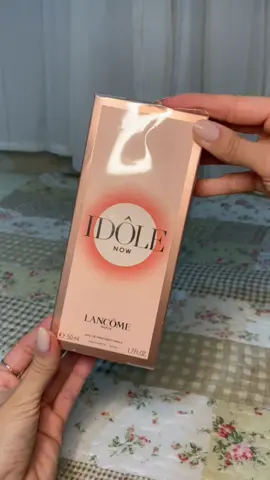 simplesmente viciada nesse cheiro! 😮‍💨💗  . . . . #idole #idolenow #lancome #perfumetiktok #perfumes #colection #parfum #foryou #fyp 
