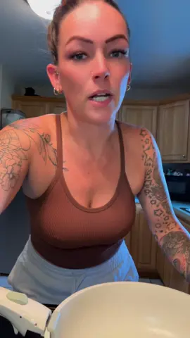 Dysfunctional cooking with Beck. Spicy buttery chicken #Foodie #foodtiktok 