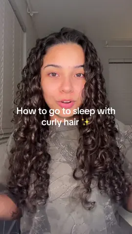 Sleeping with curly hair tutorial 💓💓✨ #curls 