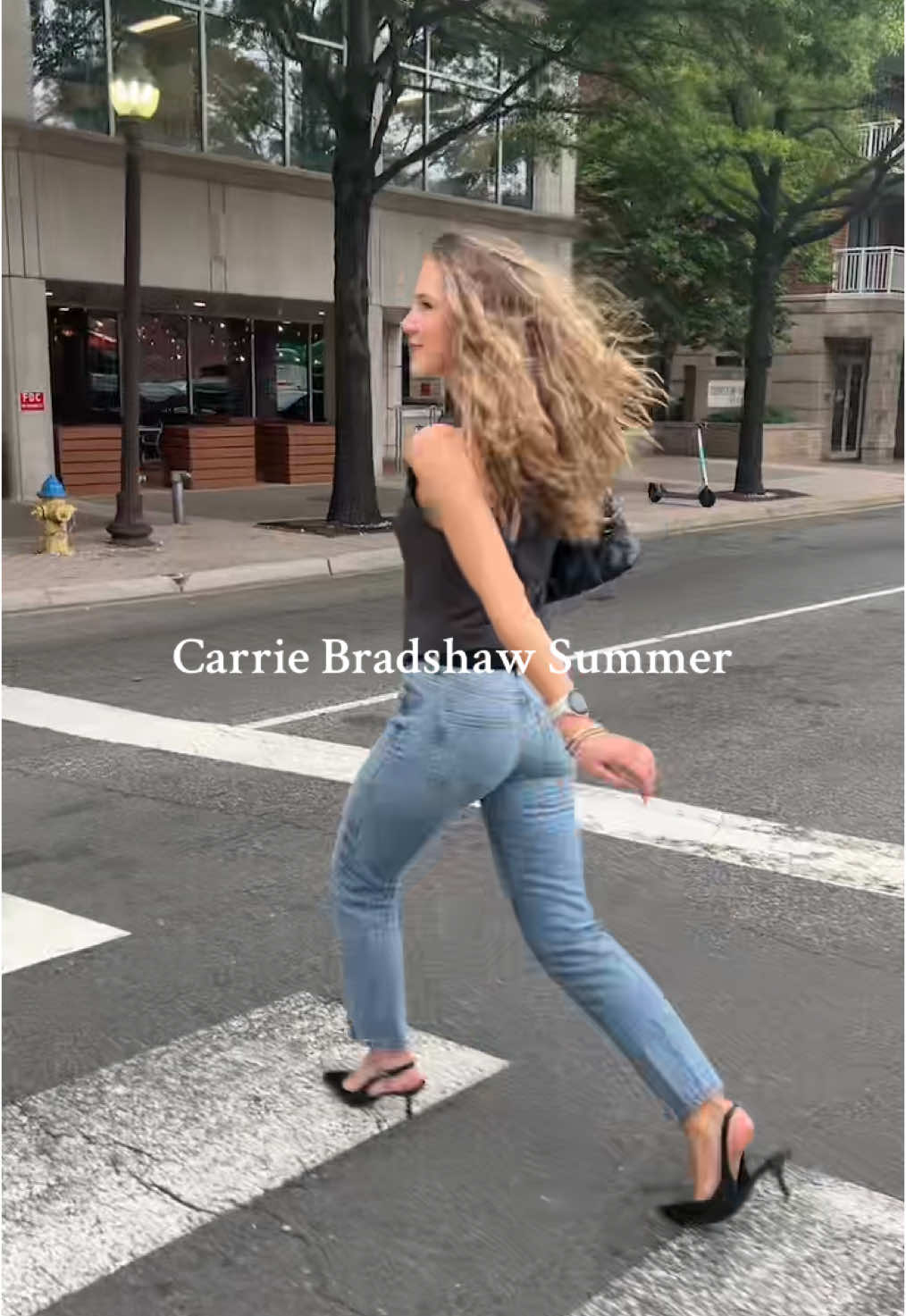 It’s feeling like a Carrie Bradshaw Summer❣️ #carriebradshaw #SummerFashion #summerstyle #outfitinspo #fashiontrends 