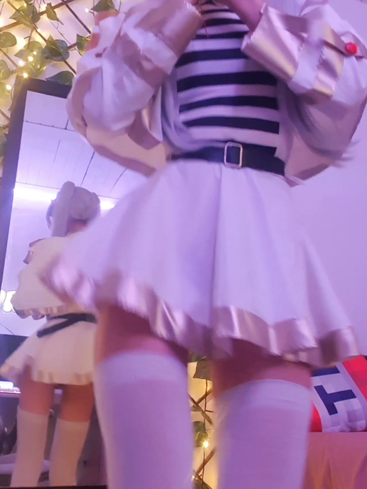 Like por el TNT del fondo :v #fypシ゚ #cosplay #frieren #sousounofrieren #cosplayfrieren #frierencosplay #girly #waifu #cosplaygirl 