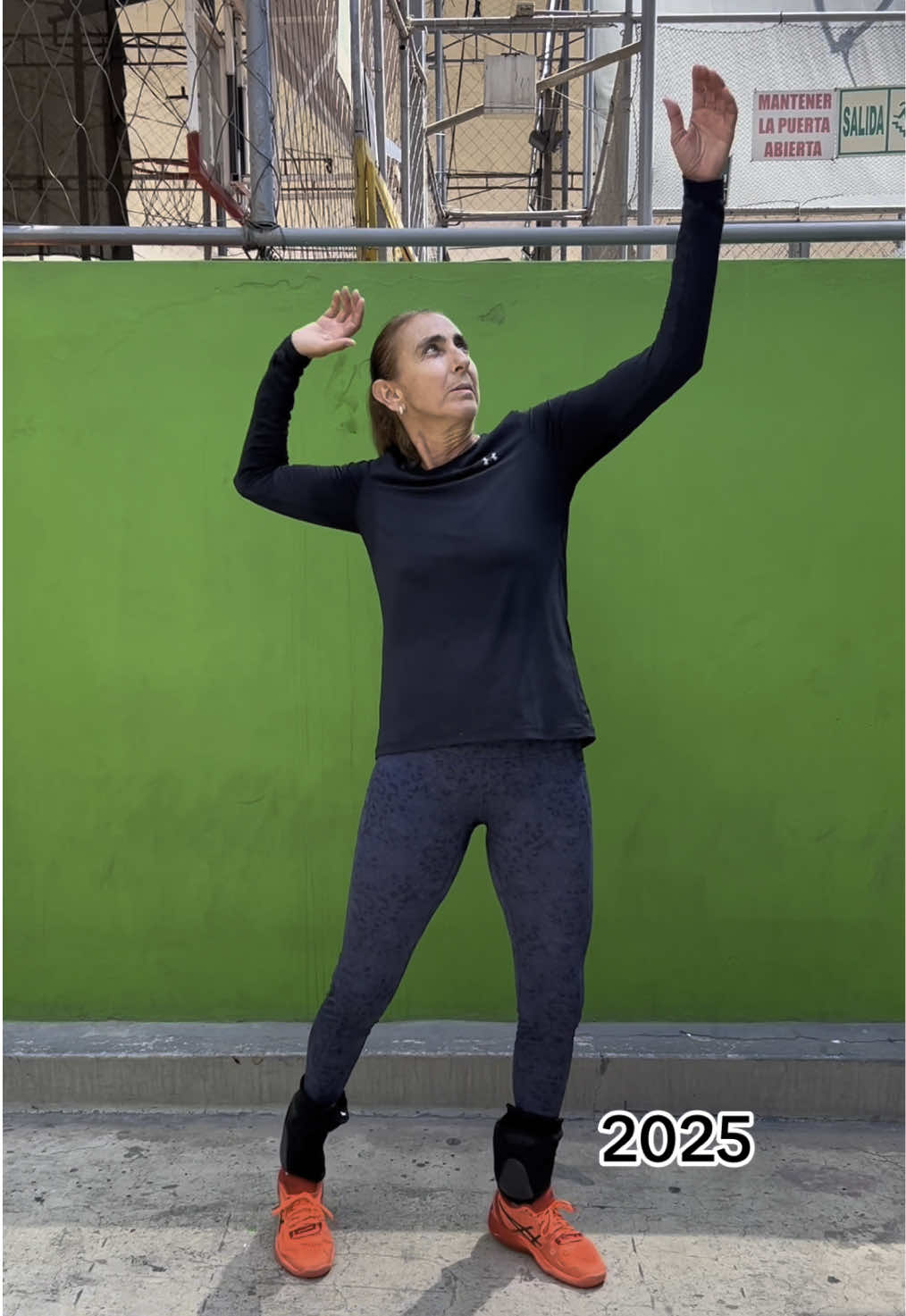 @Natalia Málaga  defendió  nuestros colores 🇵🇪 en cuatro Juegos Olímpicos. #Moscow80  #LosAngeles84 #Seoul88 #Sydney2000  👀Mañana tenemos una gran sorpresa !!! Atentos a nuestras cuentas de Facebook y YouTube.  #NataliaMalaga #TorneoMasterdeVoleibol #VoleyPeruano #imjustakid @leylachihuanr @Magic hands 