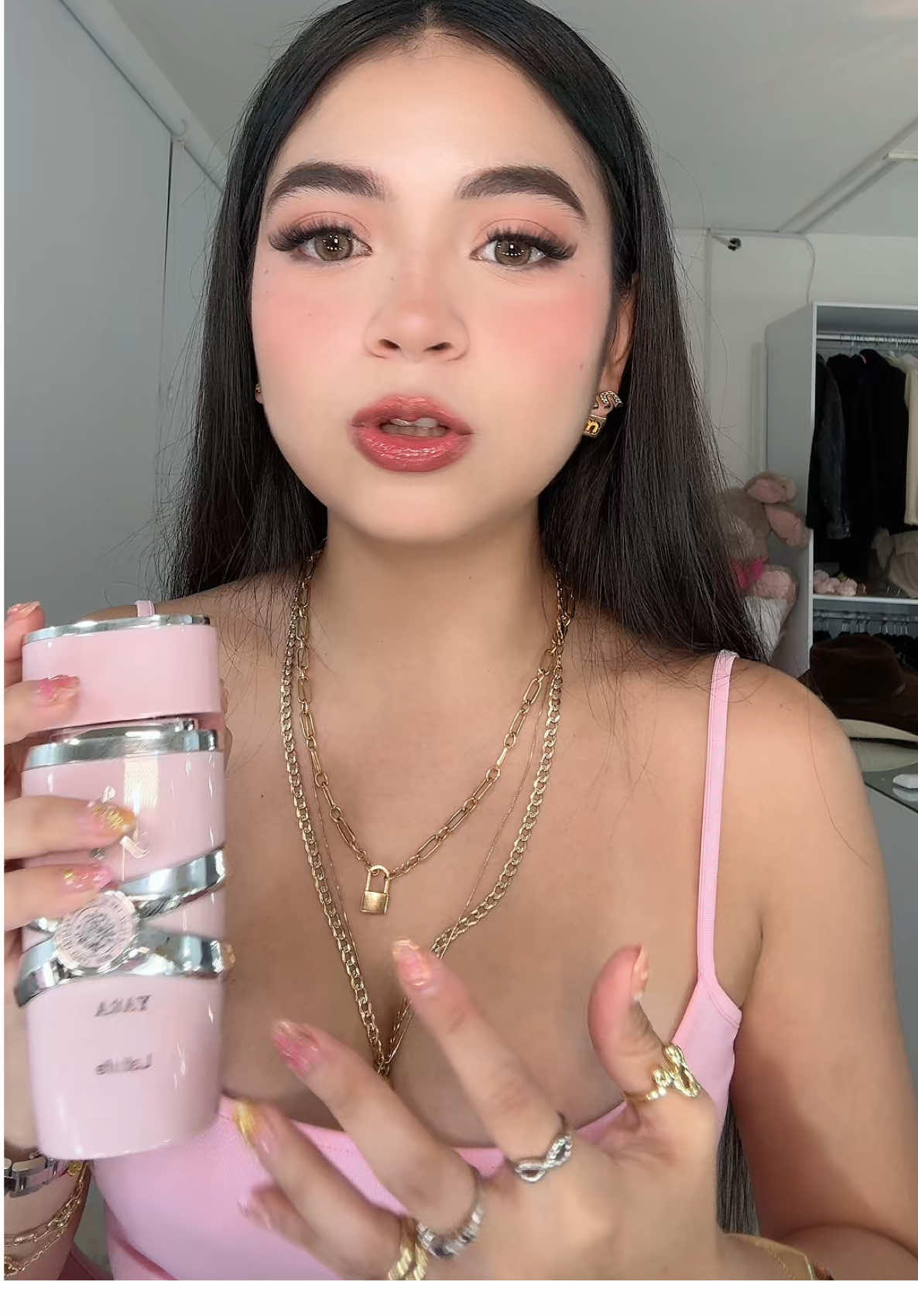 Mi primera recomendación de un perfume jaja coméntenme qué otro me recomiendan🩷🙌🏻 #aylinalcantara #perfume #aylinrecomienda #happy #feliz 