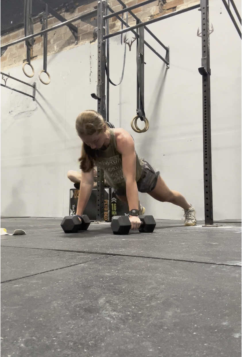 Training today! Some gymnastics and some strength💪 #fyp #training #crossfit #Fitness #crossfitteen #fit #crossfitgirls #strong #GymTok #gym #workout #crossfitgames #crossfitter #yunecrossfit #gymnastics #strength #pushups #wod 