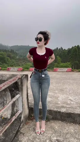 Miếng thịt bò xào với bông hẹ ,ghét nhau bỏ mên con đòi chơi chung ##xuhuong##xuhuongtiktok##phoidoxinh##setboxinh##quanjean##jean##aothun