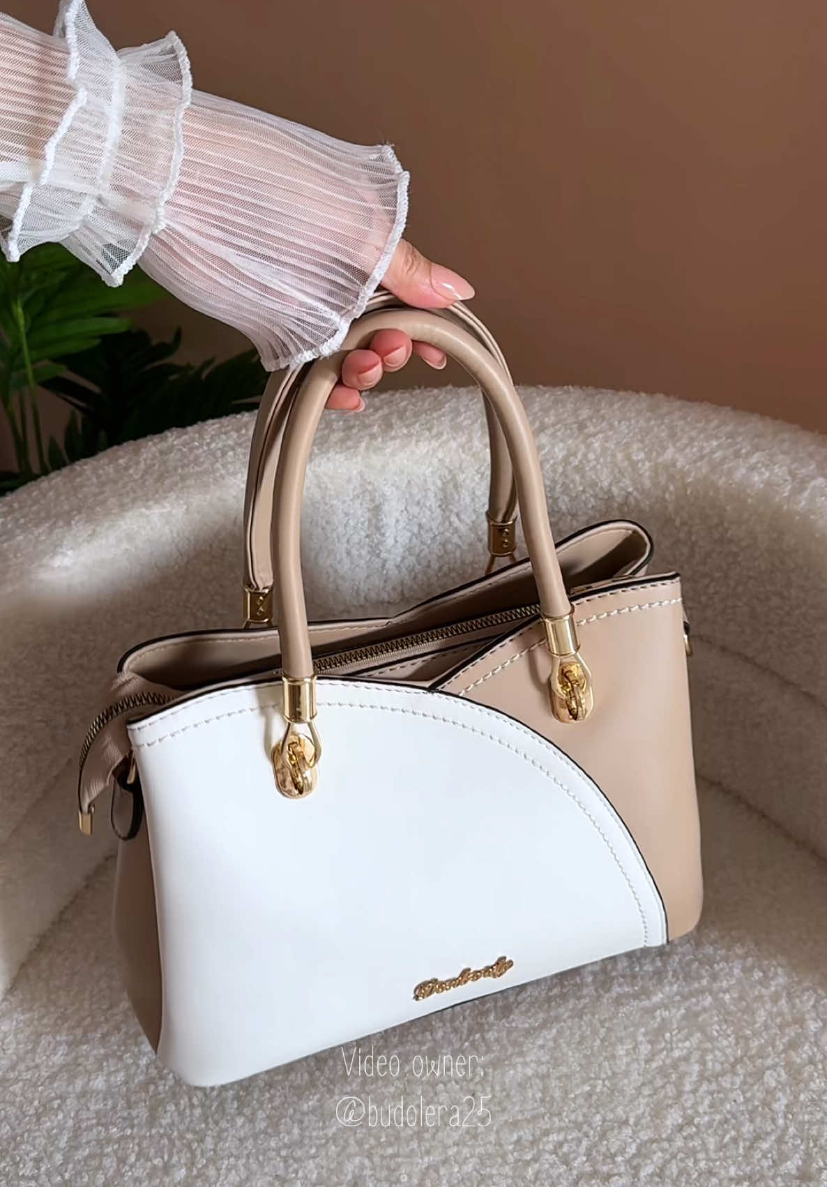 #fashion #bag #bags #bagforwomen #shoulderbag #classybag #koreanbag #handbag #bagrecommendation #bagsrecomendation #leatherbag #mostviralvideo #blowthisup #blowthisupforme #foryou #foryoupage #fyp 
