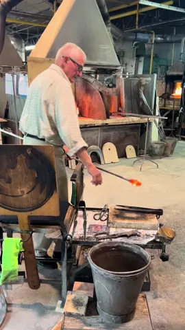 70 yrs experience- old italian man in murano italy working with glass. his family specializes in chandeliers. 