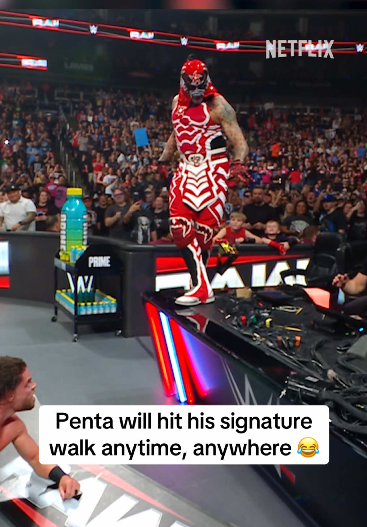 Penta really hit his signature walk on the commentary table 😭 #WWEonNetflix #WWE #WWERaw #Penta 