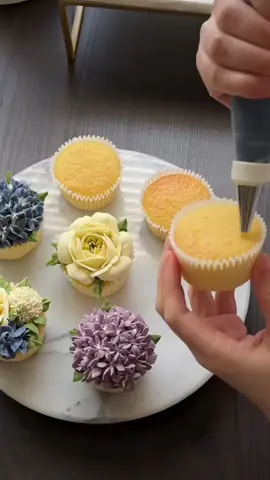 Easy but Stunning!✨perfect for beginners & busy bakers! #EasyBaking #PrettyCakes #cakedecorating  #cupcake  #fyp  #pipingbuttercream 