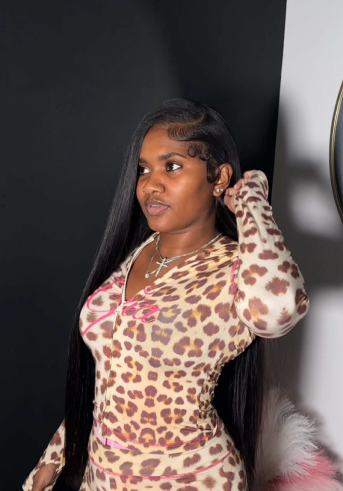 And DONT ask me to blend a pixie cut AGAINNNN & sis brought the dog😂😂😂 jk🎀 it was super easy for me ofc ! But let’s get into this flat bombbbb side part buss down😍😍 #fyp #themakeoverseat #hairtiktok #pixiecut #quickweave 