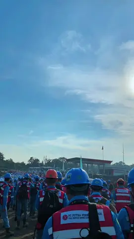 Laki-laki dengan pekerjannya🔥🔥🔥 #CapCut #putraperkasaabadi #tambangbatubara #tambangbatubarakalimantan #anakrantau #pyf 
