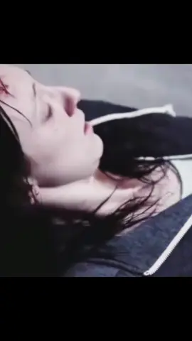 The woman was trapped on the curved surface, with an abyss right beneath her feet #fyp #fypシ #movie #film #foryou #viraltiktok #viralvideo #tiktok #filmcommentary #movieexplained #tvshowrecap #underrated #mustwatch #classichollywood #arthousecinema #SuspenseMovieRecap #MysteryMovieAnalysis #CriminalMysteryExplained #TrueCrimeInMovies 