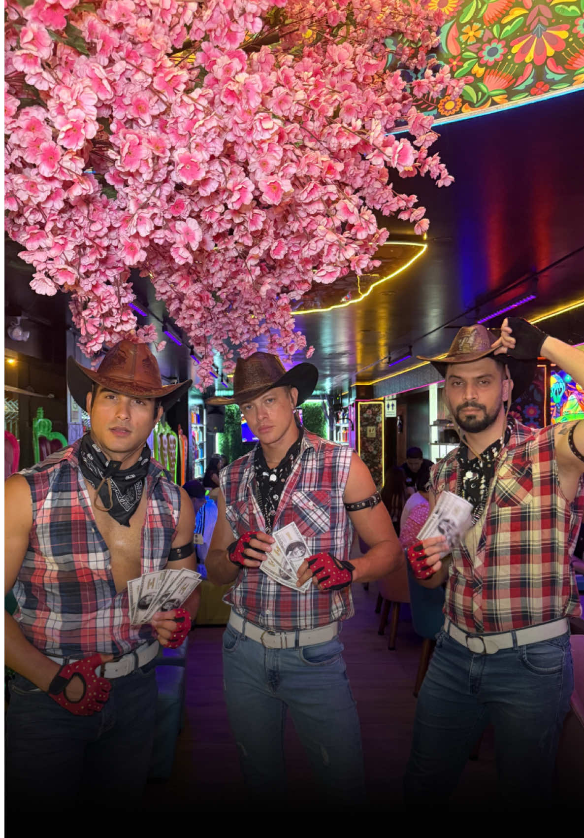 ¡ TODOS LOS JUEVES ! 🔥😉  Ven a quitarte todo ese despecho con nuestros BANDIDOS 😎🤠🔥 Además contaremos con : Billetes para reclamar a tu bandido 💵 Animación en vivo 🎤 Dj en vivo 💿 Concursos y premios 🔥 KIT de despecho 🍸 Terapia del despecho ❤️‍🩹🔥 Y más … 🥳🥳🔥🔥 ¡ TE ESPERAMOS ! 📍Av. Carlos Izaguirre #600 - LOS OLIVOS       🕥 HORARIO DE ATENCIÓN DEL JUEVES 5pm - 1 AM.  📲 INFORMACIÓN Y RESERVAS AL 905 465 580 #terapiadeldespecho #despecho #bandidos #restobar #limanorte #cononorte #losolivos #coctelestematicos #lima #peru #planesenlima #datoslima #diversion 