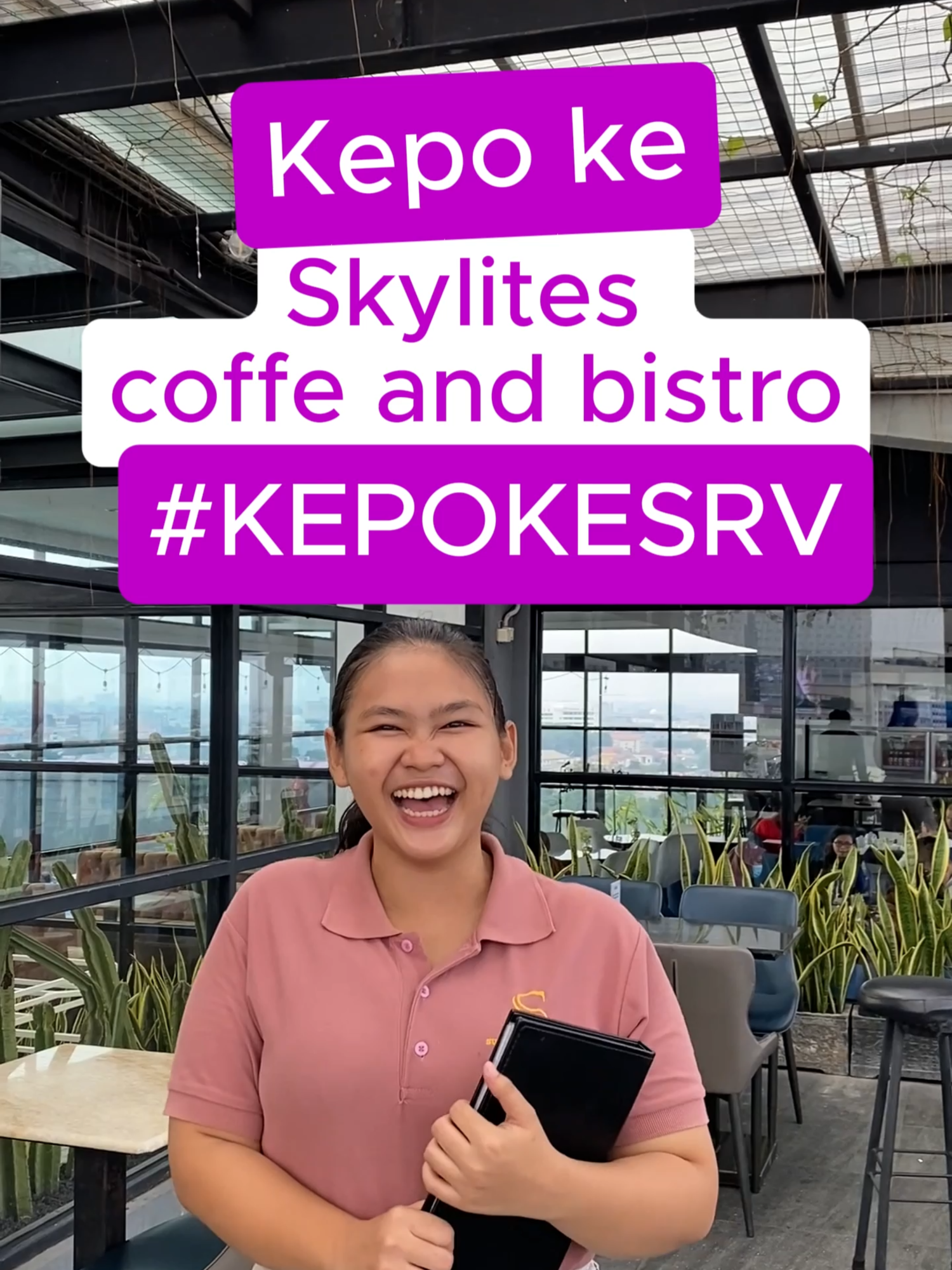 Nih buat kalian yang kepo dengan Skylites coffe dan bistro, mimin kasih tau!! mau tau lebih banyak tentang SRV ? Tulis pertanyaanmu di kolom komentar yaaaaa….☺️ For booking and more information : 📲 +62 811-3600-060 ☎️ 031-99260888 Restaurant Reservation : +62 811-3600-600 #srvhotelsurabaya #surabayariverviewhotel #hoteldekattunjunganplaza #cafesurabaya #nongkrong #KEPOKESRV #hotel #hotelsurabaya