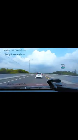 hatihati kawan keep safety #innova #innovareborn #berandatiktok #innovadiesel #mbz #berandatiktok #toljakartacikampek #fyp 