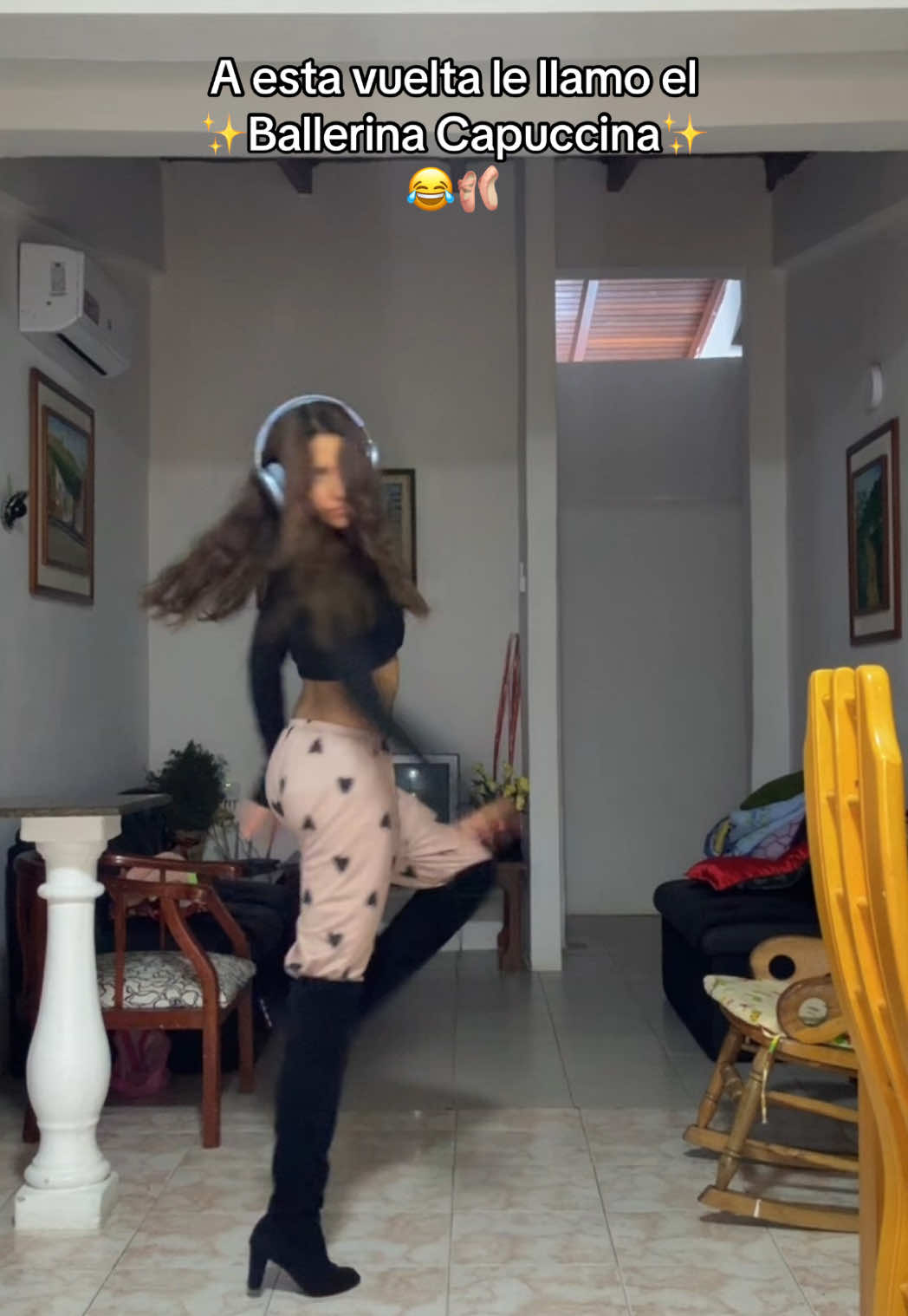 No sé qué co*o hice 🫠😂😂😂 pero es muy #ballerina #capuccina 🩰 HAZLO Y ETIQUETAME  #horsewalk #catwalk #fyp #model #modeling #shalomharlow #paratiiiiii 